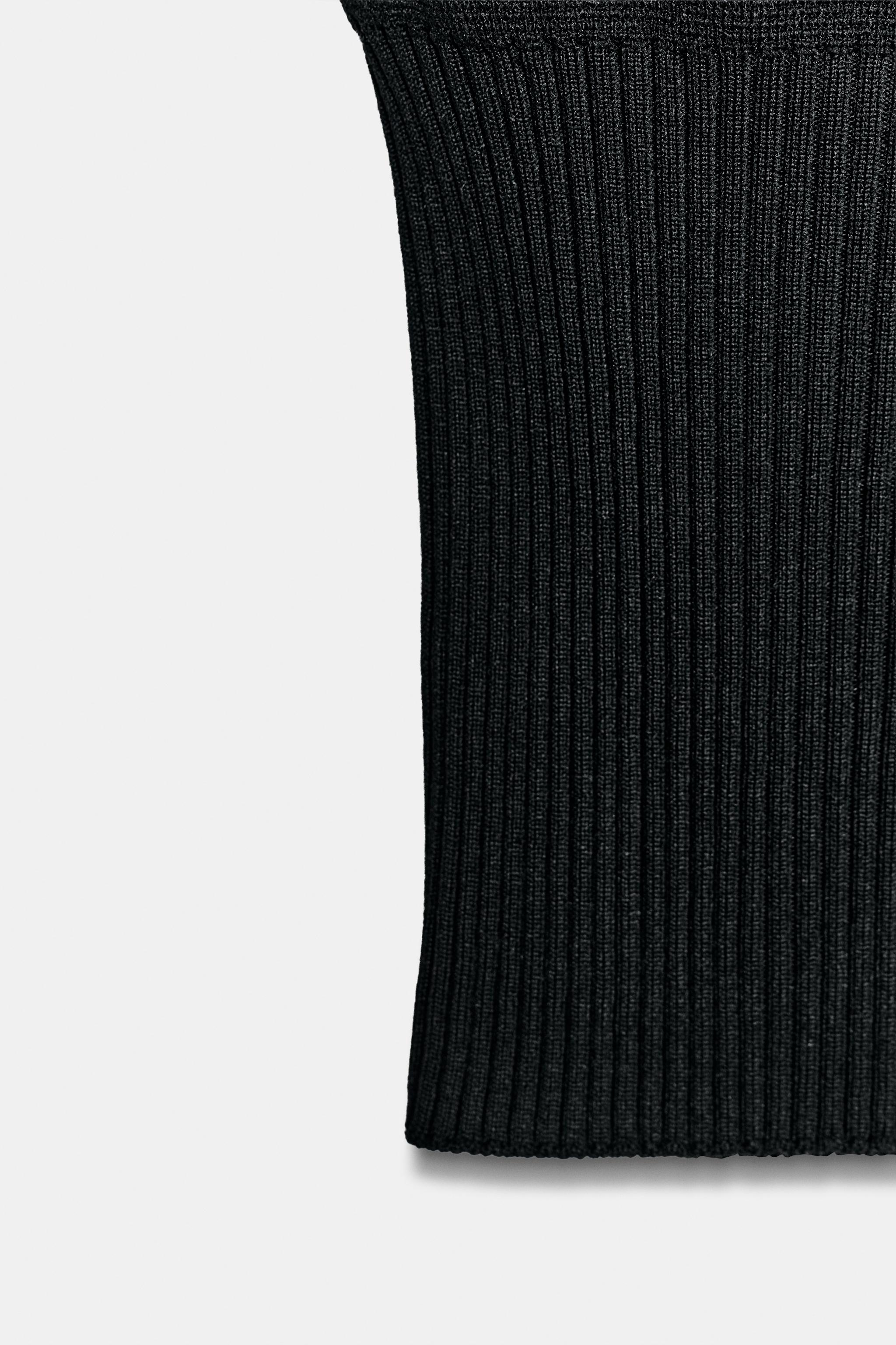 SHOULDER PAD KNIT TOP